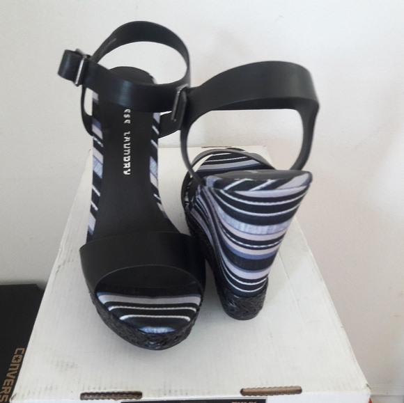 Chinese Laundry wedges - Picture 2 of 3